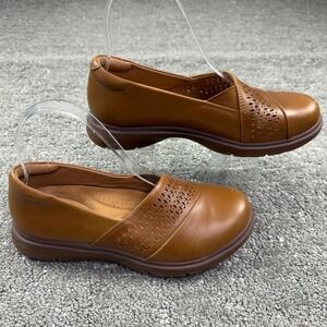 Clarks Artisan Loafers Womens 6.5 Brown Leather Laser Cut Perforated Slip On